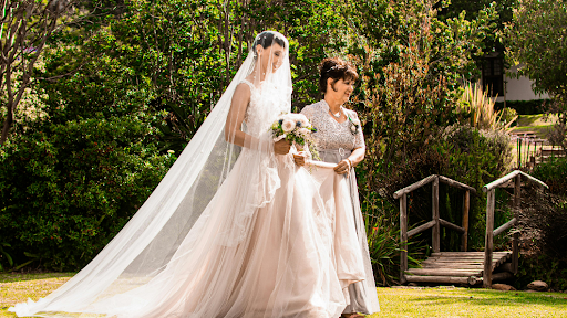 Guide on What to Wear as the Mother of the Bride or Groom